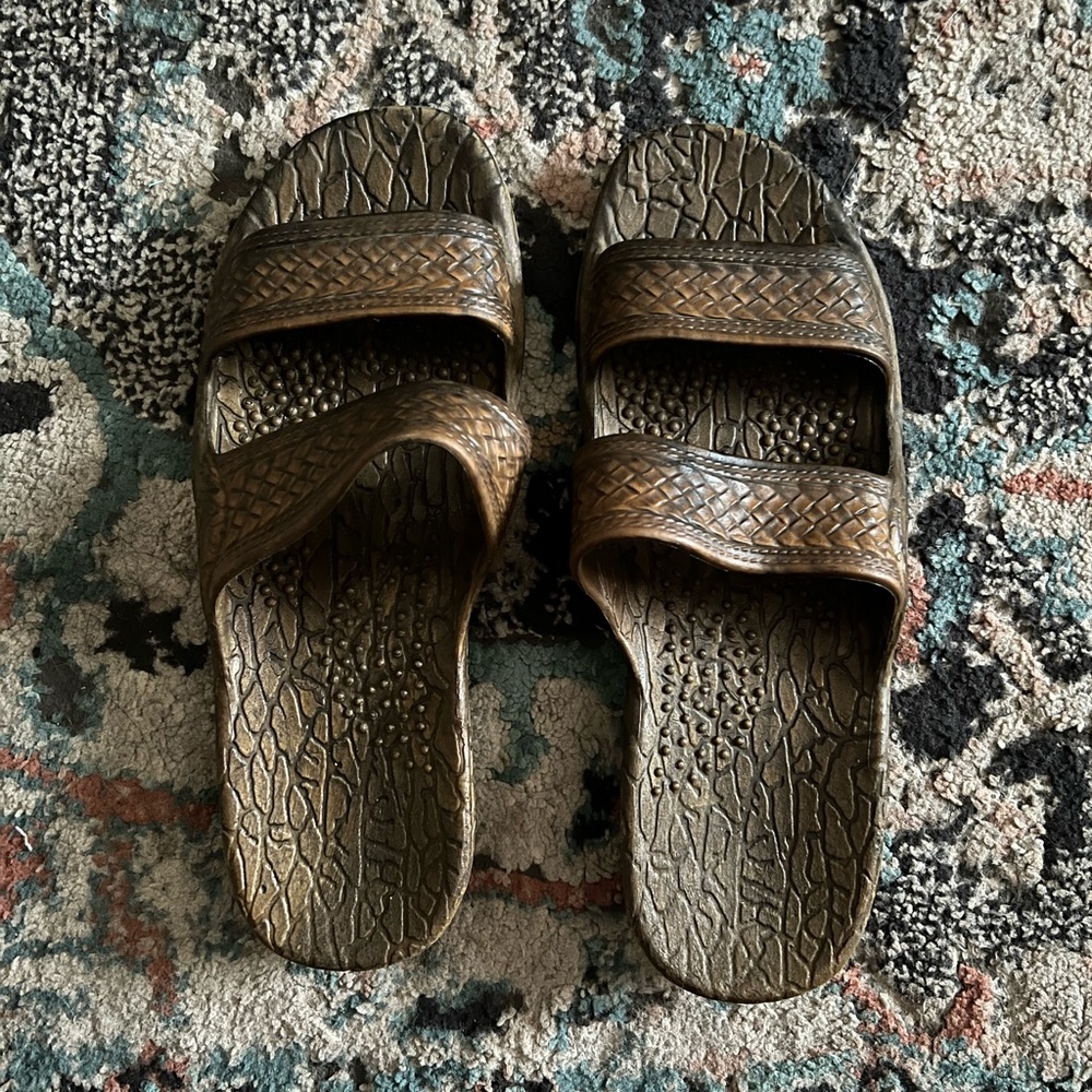 Pali Hawaii Women's Slide-On Sandals Brown. Size 8.